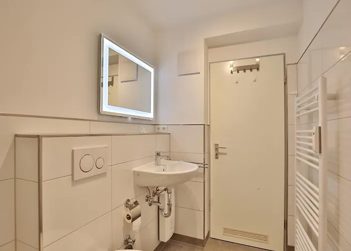 Am Rosenhain 9 Am Rosenhain 9 3 *